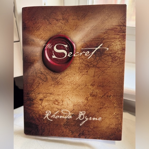 📚 Vintage 2006 Hardcover Book - The Secret by Rhonda Byrne - Picture 1 of 16
